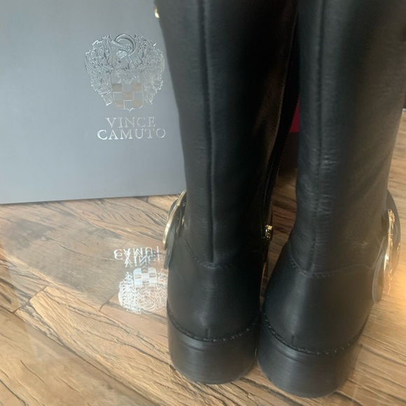 Vince Camuto - Picture 8 of 10